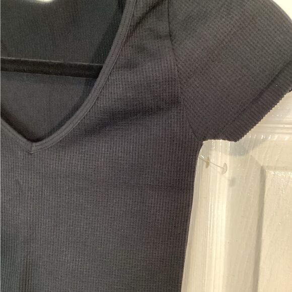 Aeropostale - Black V-Neck Ribbed Crop Top - Sz Small - Picture 4 of 4